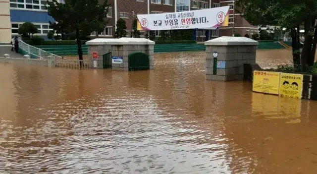 Tufão faz um morto e obriga à retirada de 2.400 pessoas na Coreia do Sul