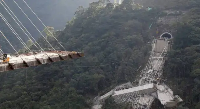 Cinco mortos em desmoronamento de ponte suspensa na Colômbia