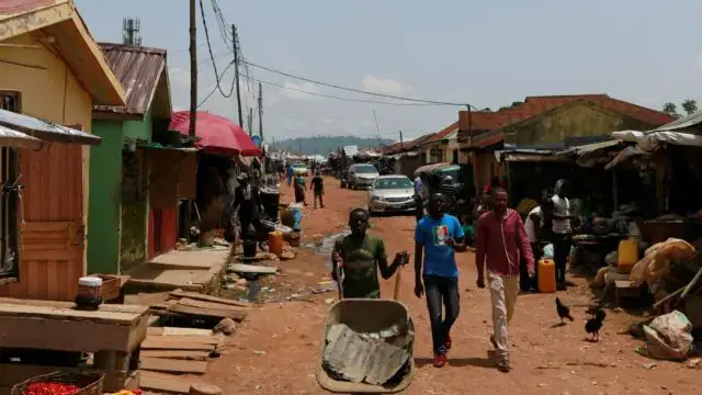 Fábrica de Bebés. Polícia nigeriana liberta 6 mulheres e 4 recém-nascidos