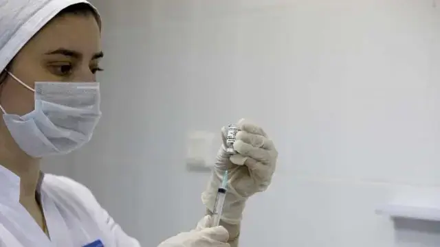 Organizações criminosas podem estar de olho nas vacinas, alerta Interpol