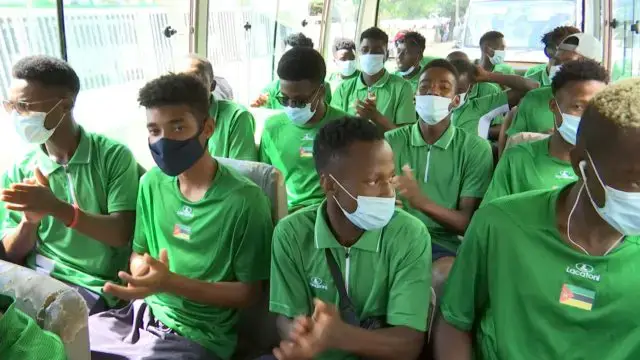 Mambinhas-durante-a-passeata-na-cidade-de-Nampula