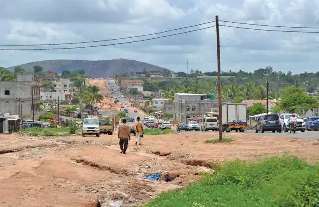 Paralisação da asfaltagem na Avenida Eduardo Mondlane agrava erosão