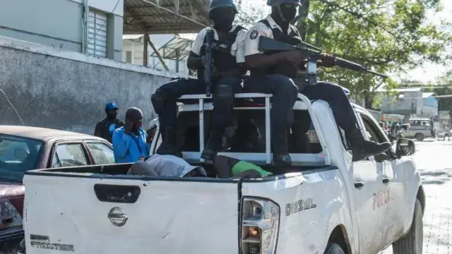 Polícia do Haiti procura mais de 400 presos fugidos em evasão