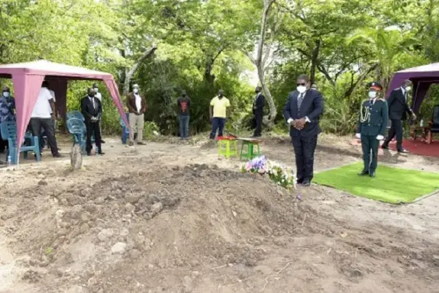 Restos mortais do Chefe do Estado Maior-General das FADM, foram a enterrar