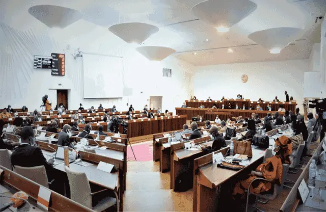 AR debate revisão da lei que cria tribunais de trabalho