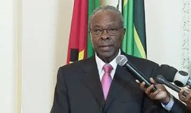 Casas construídas em locais impróprios sem água e luz