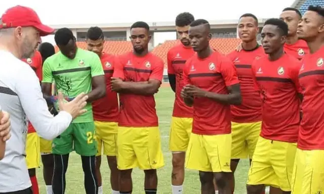 Luís Gonçalves traz quatro regressos, três novidades e ausência do capitão