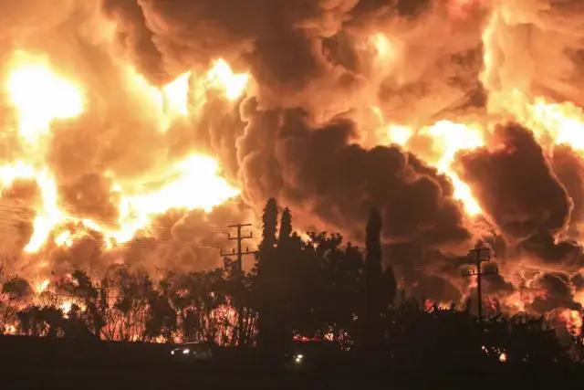 Pelo-menos-22-feridos-em-incendio-numa-refinaria-indonesia