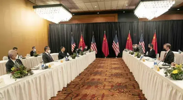 Reunião entre EUA e China marcada por tensão de ambas as partes