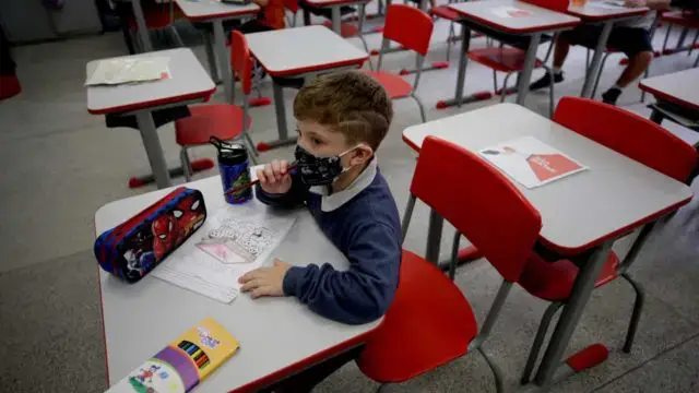 Brasil, crianças dos 6 aos 10 anos não tiveram acesso à educação devido a Covid-19