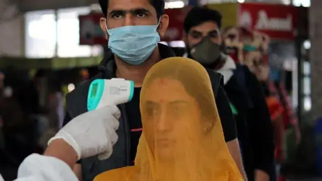 Índia registra 300 mil casos de Covid-19 em 24 horas
