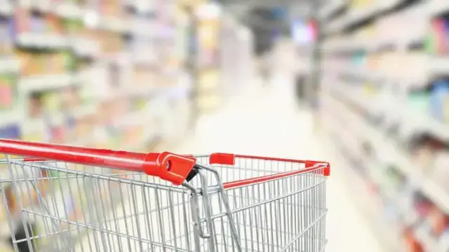 Itália, encerrados 12 supermercados por vestígios de Covid-19