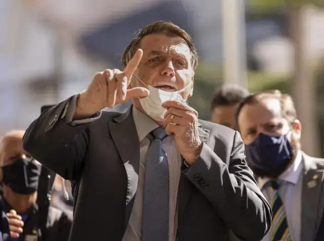 Jair Bolsonaro visita Centro de Tratamento do Covid