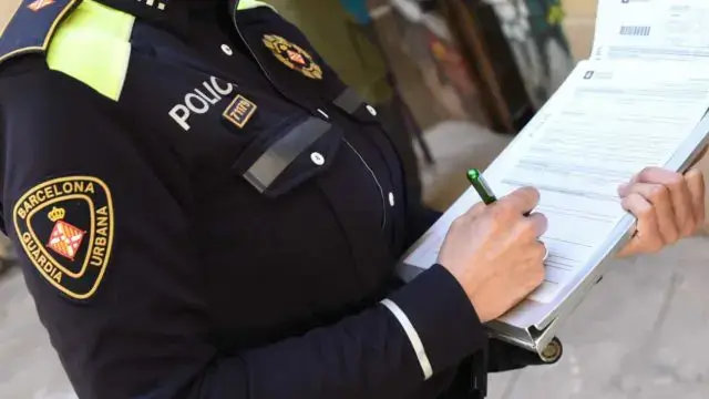 Policias terminam festa em sex shop de Barcelona com mais de 60 pessoas