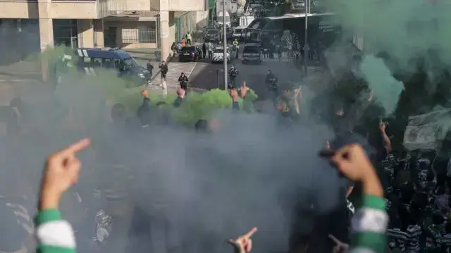 Portugal, adeptos do Sporting entram em confrontos com a polícia