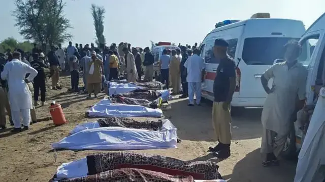 Colisão de dois comboios atinge 35 mortos no Paquistão