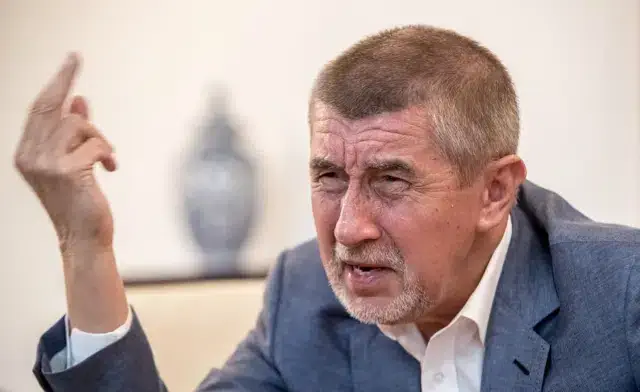 Polícia checa quer que primeiro-ministro seja acusado de fraude