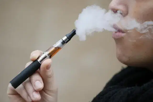 Consumo de cigarros eletrónicos periga a saúde