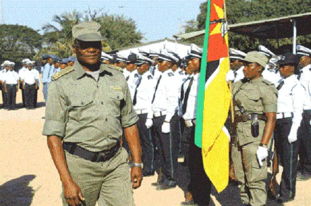 Está proibido o uso de fardamento da policia em representações artísticas