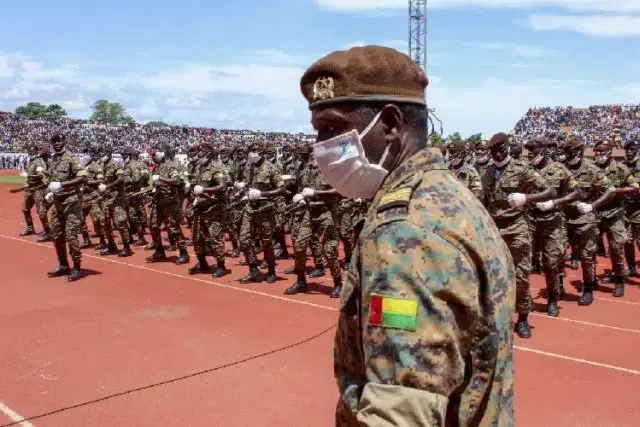 Militares recebem formação para vacinarem contra a Covid-19 na Guiné-Bissau