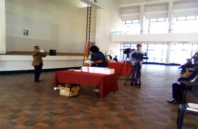 Professores receberam material informático para reforçar ensino à distância