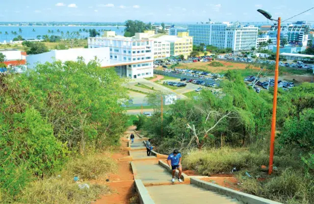 EDM repôs a iluminação pública nas escadarias das barreiras da Maxaquene