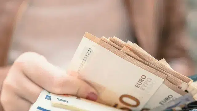 Falsa advogada foi detida por burlar casais em burocracias para compra de casa