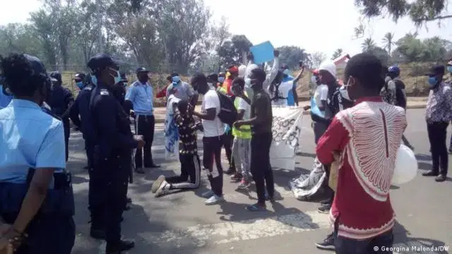 Manifestantes protestam contra preços altos da cesta básica e falta de escolas em Angola