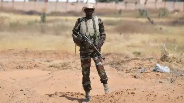Pelo menos 15 soldados morreram após emboscada de jihadistas no Níger