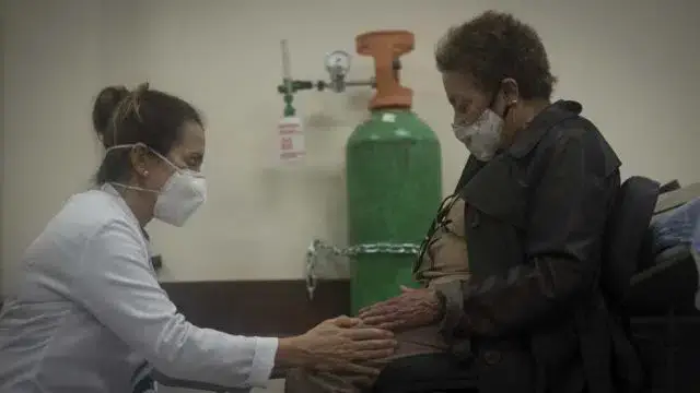 Brasil registou mais de 10 mil casos e 293 mortes por Covid-19