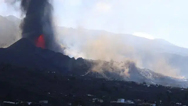 Erupção do vulcão Cumbre Vieja obrigou a mais evacuações em La Palma
