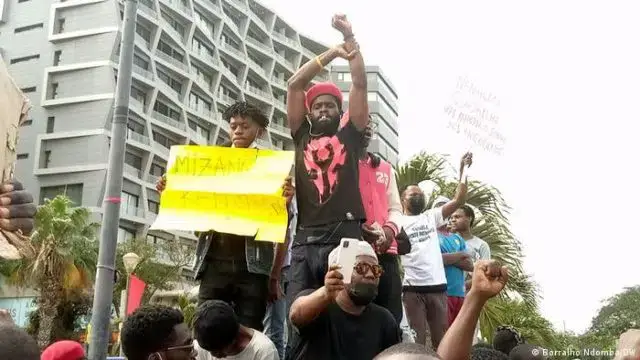 Jovens denunciam maus-tratos a cidadãos e subida de propinas em Angola