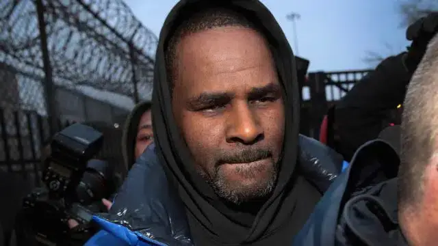 R. Kelly é acusado por tráfico sexual, extorsão e pornografia infantil nos EUA