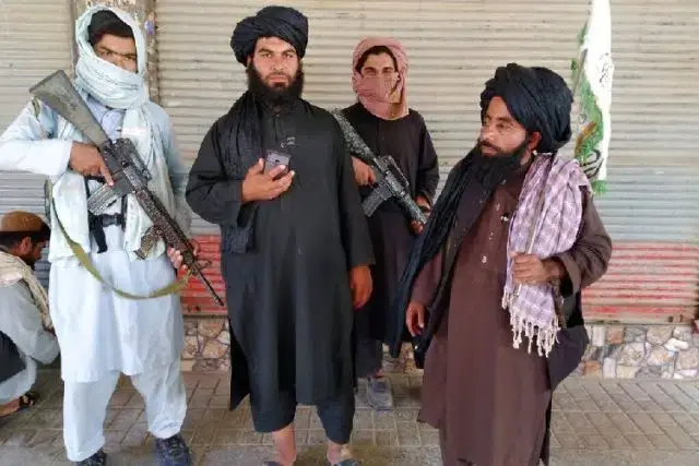 Talibãs asseguram conclusão de rondas de consultas para a formação do novo governo