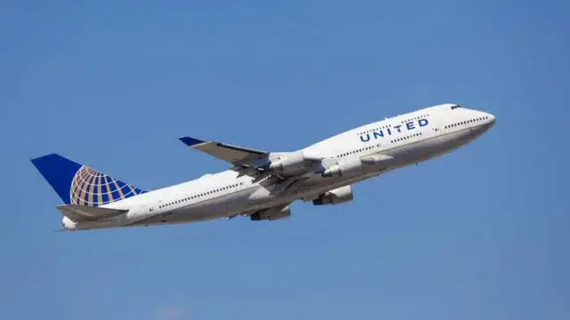 United Airlines poderá despedir pelo menos 600 funcionários não vacinados