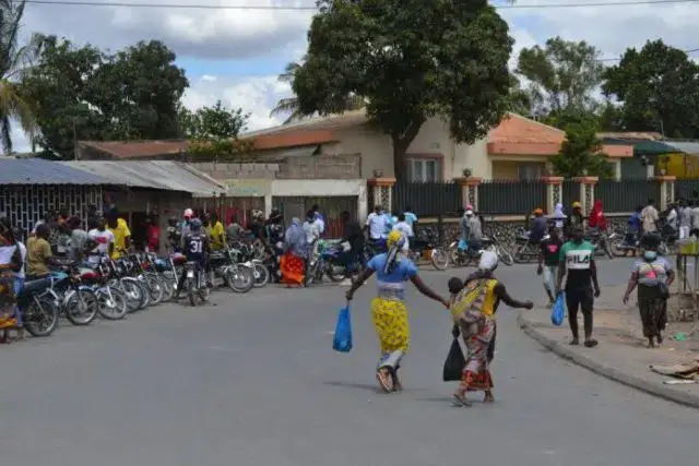 Moto-taxistas voltam a ocupar praça após retirada compulsiva em Nampula