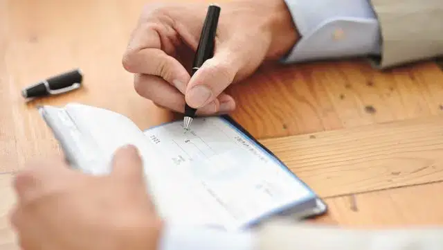 Homem inventou emprego para defraudar banco em Portugal