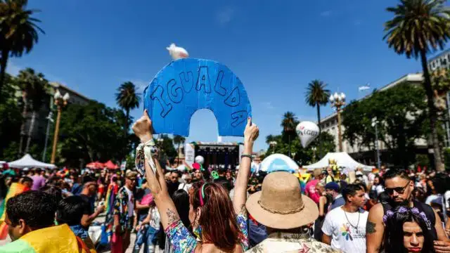 Orgulho LGBTIQ marchou exigindo lei mais abrangente em Buenos Aires
