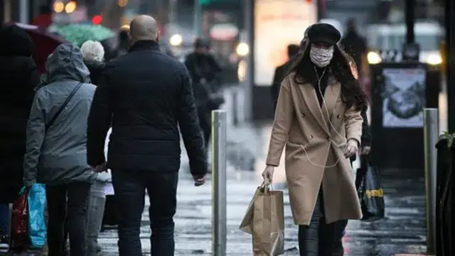 Apesar do aumento de casos a Liga inglesa de futebol não vai interromper os jogos