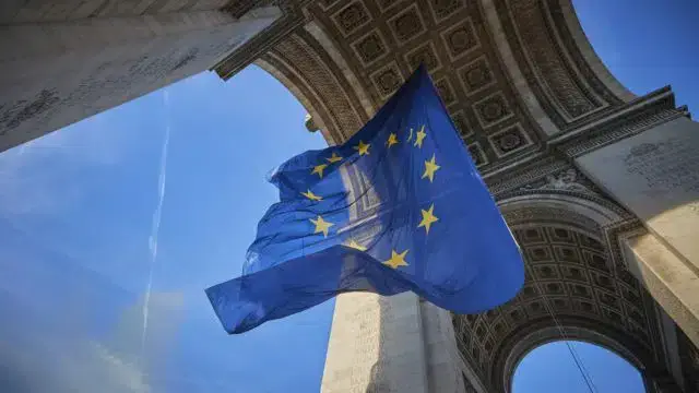 Bandeira da UE foi retirada após protestos em Paris