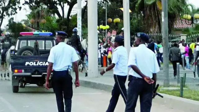 Militar angolano foi morto à catanada e queimado ao ser confundido com ladrão na casa da amante em Angola