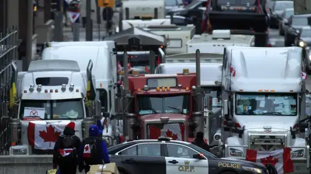 Camionistas canadianos terminaram parcialmente bloqueio de fronteira com Estados Unidos
