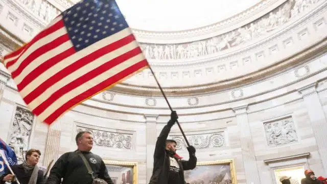 Trump tentou destruir documentos sobre o ataque ao Capitólio