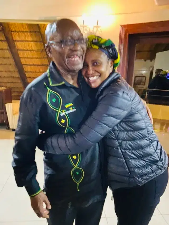 África do Sul Filha de Zuma investigada pelos tumultos de Julho de 2021