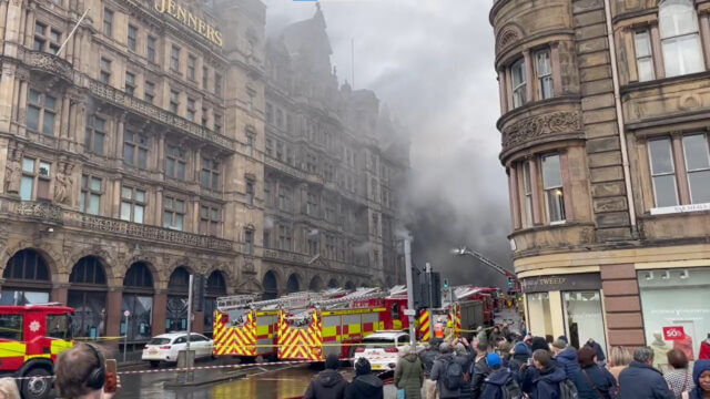 Fogo no centro de Edimburgo danifica edifício histórico