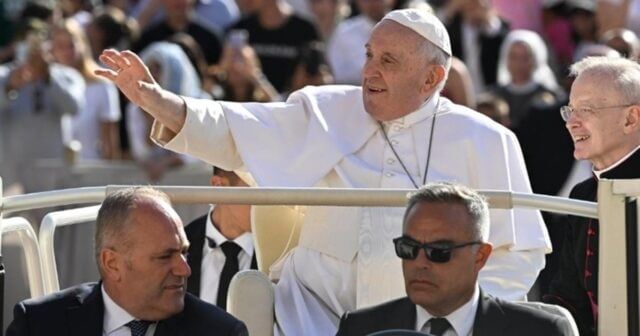 Papa inicia visita a dois dos países africanos mais atingidos pela guerra e fome