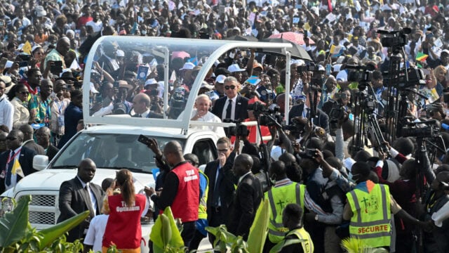 Mais de um milhão de pessoas assiste a missa do papa em Kinshasa