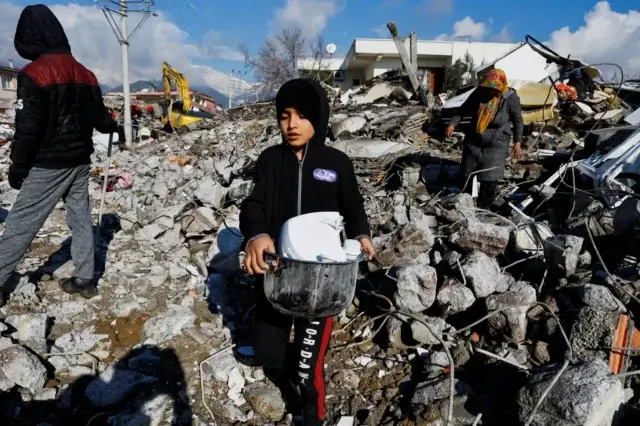 Na baixa de Gaziantep, surgem primeiros sinais de normalidade