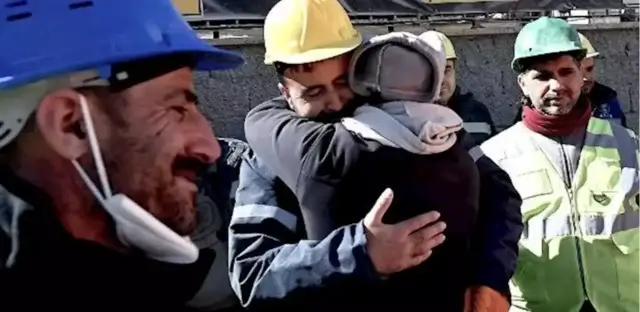 Sobrevivente de 17 anos é resgatada 248 horas após terremoto na Turquia