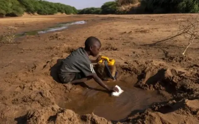 Cerca de 190 milhões de crianças em 10 países africanos sem água potável